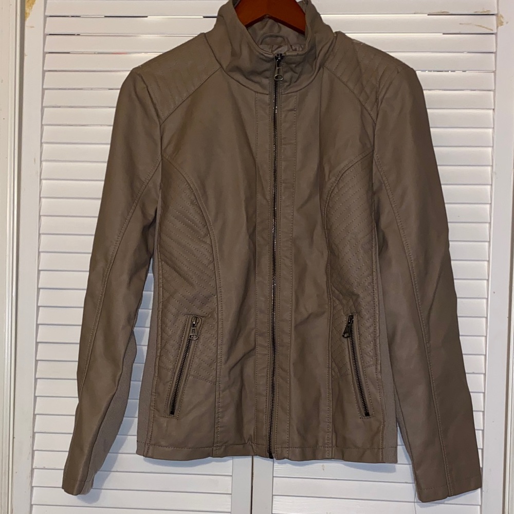 NWT Sebby Collection Tan Tailored Faux Leather Breathable Side Panels Size L